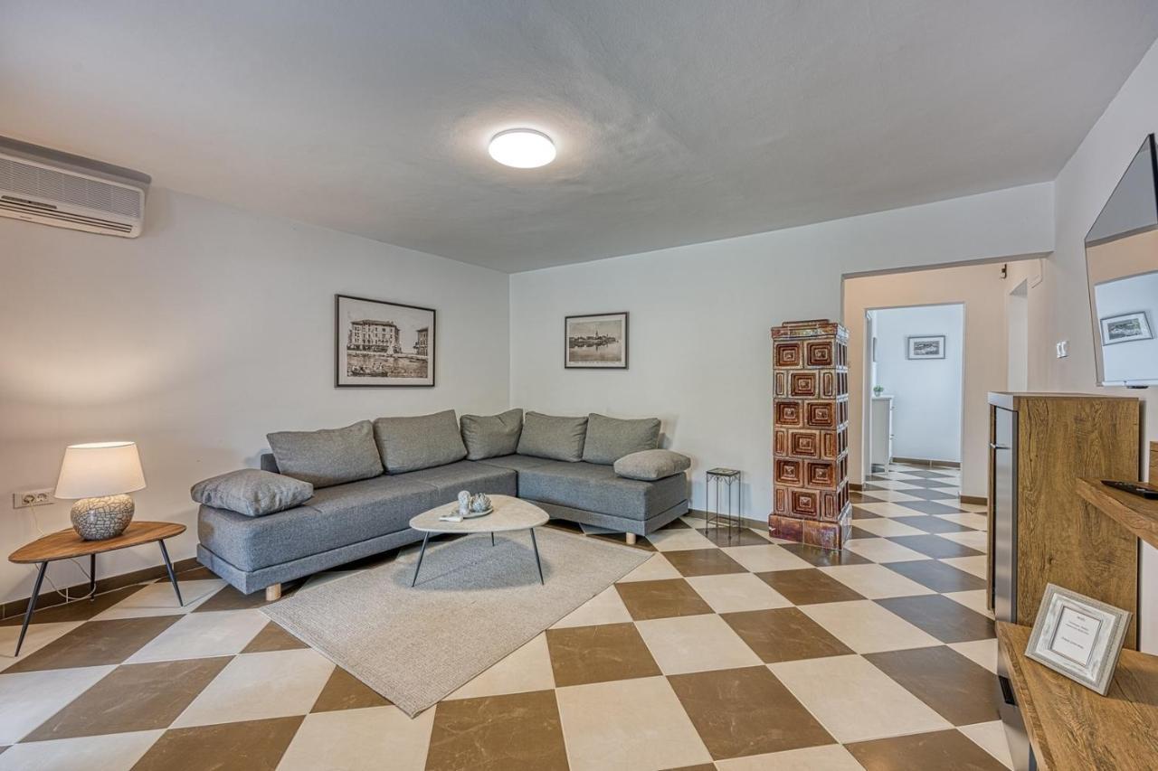 Apartments Claudio Пореч Екстериор снимка