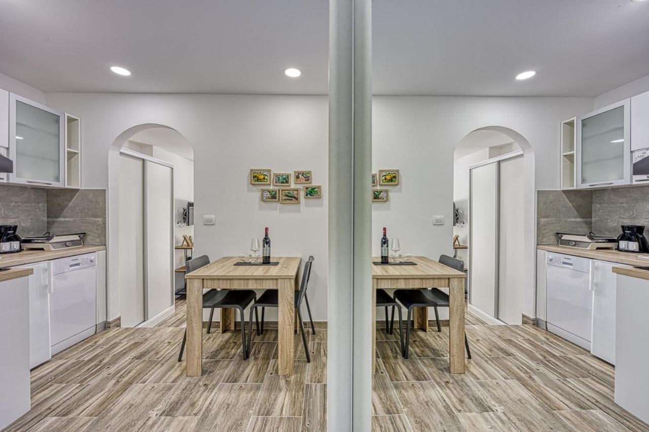 Apartments Claudio Пореч Екстериор снимка