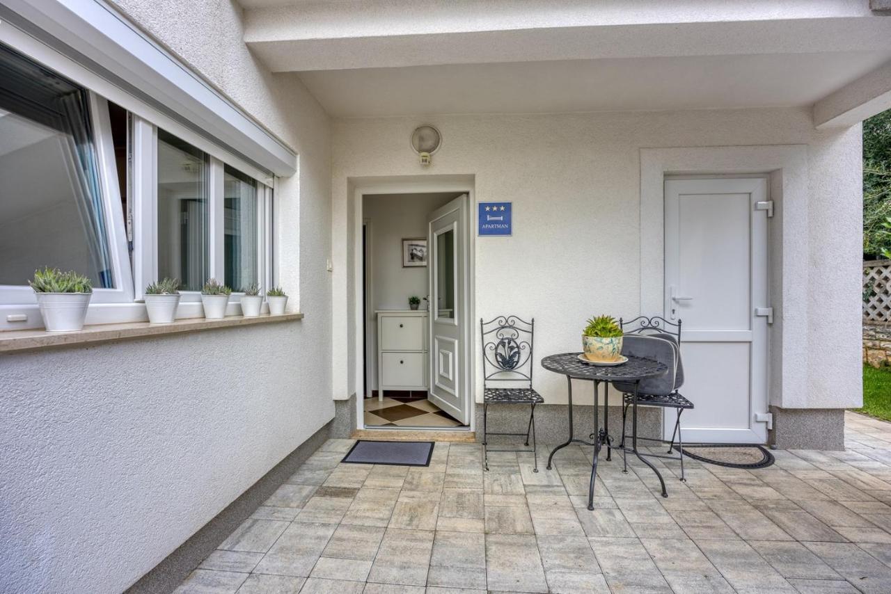 Apartments Claudio Пореч Екстериор снимка