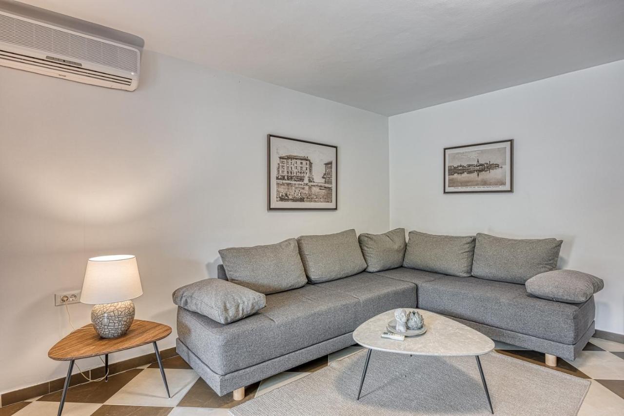 Apartments Claudio Пореч Екстериор снимка